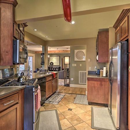 Cozy Conyers Cabin With Fireplace And Pool Table! エクステリア 写真