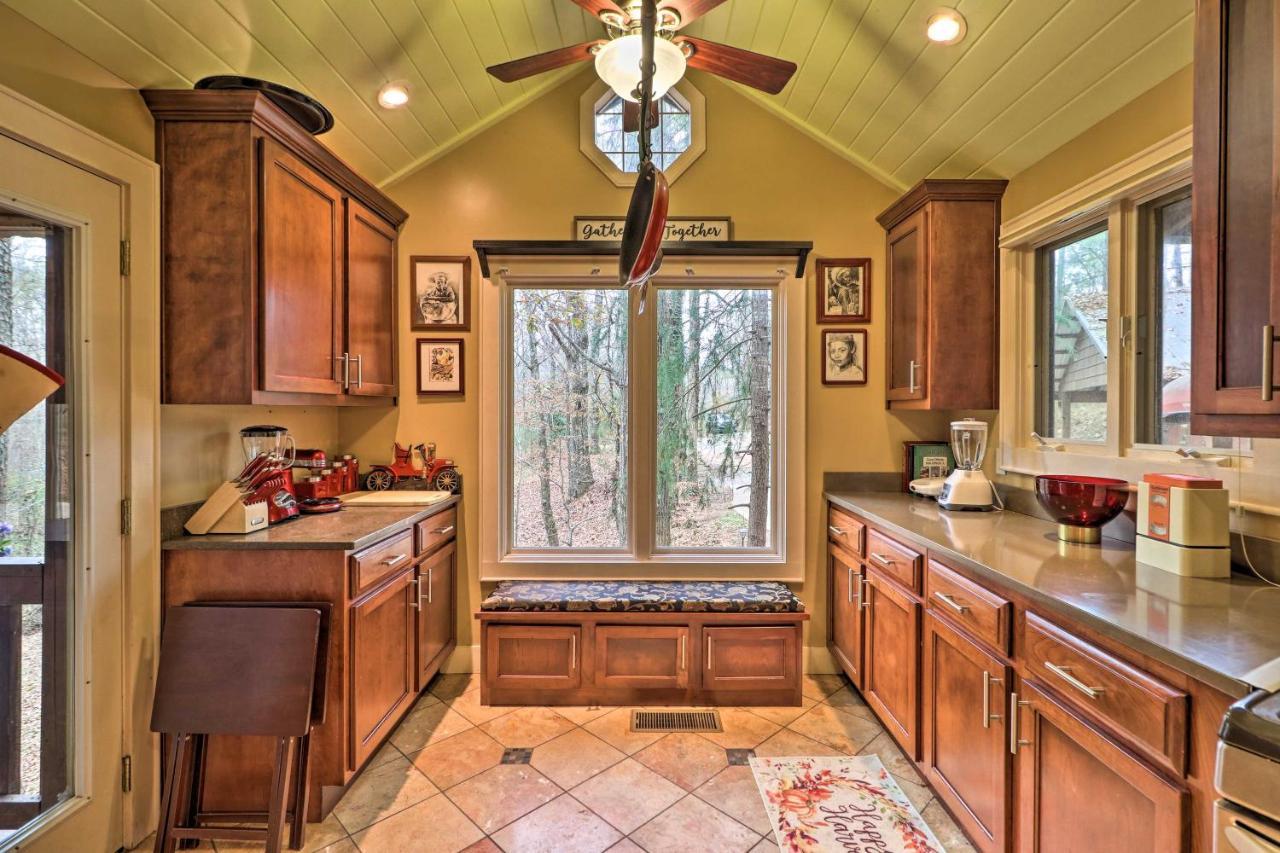 Cozy Conyers Cabin With Fireplace And Pool Table! エクステリア 写真